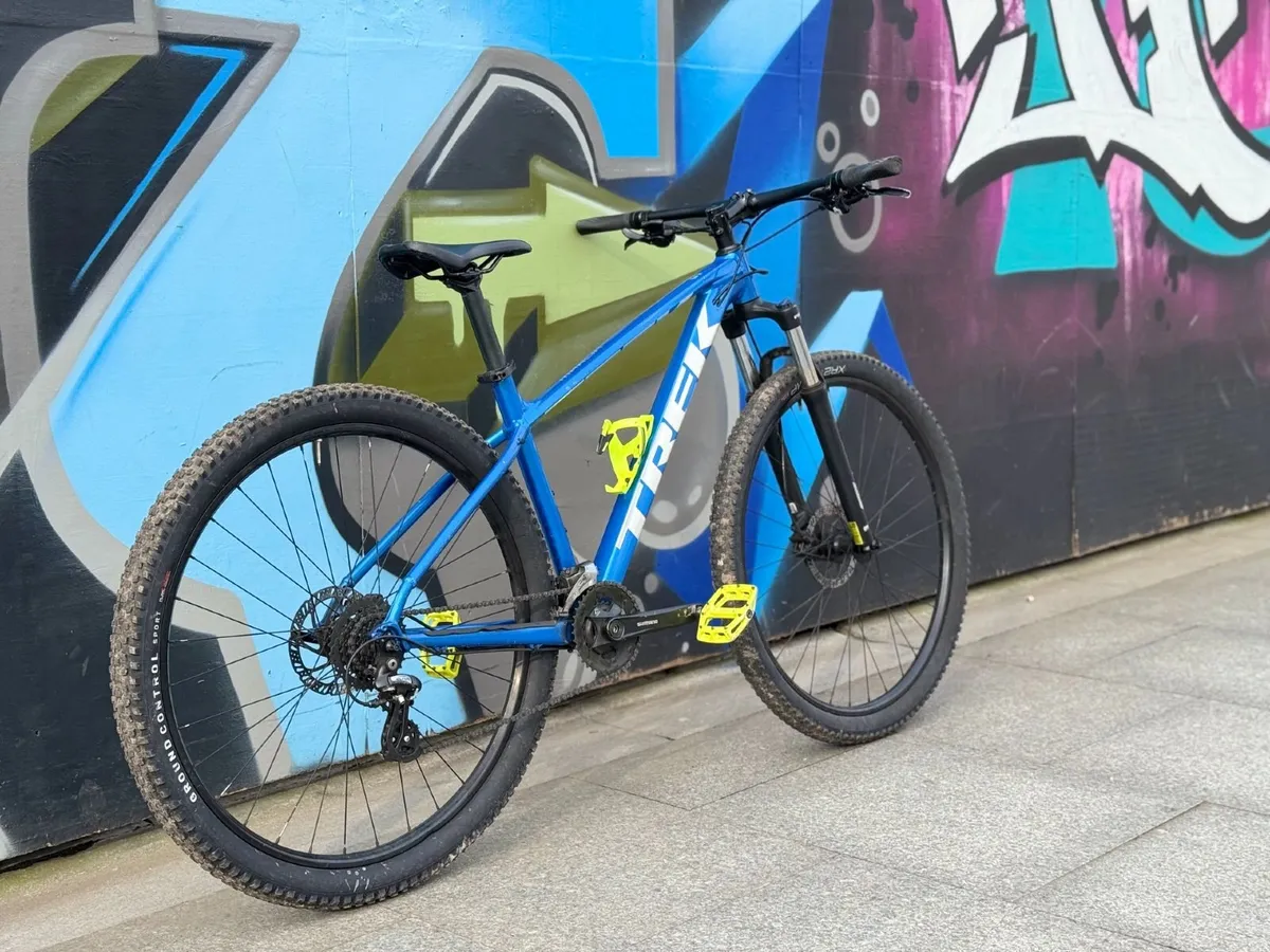 TREK MARLIN 6 MOUNTAIN BIKE - Image 2