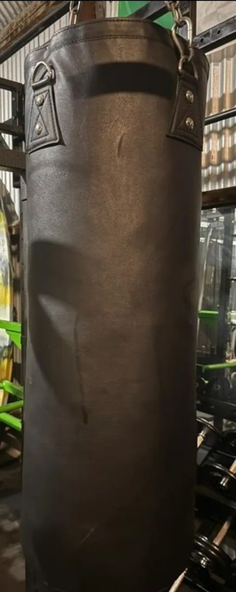 Heavy Punch Bag – Excellent Condition (Black) New - Image 1