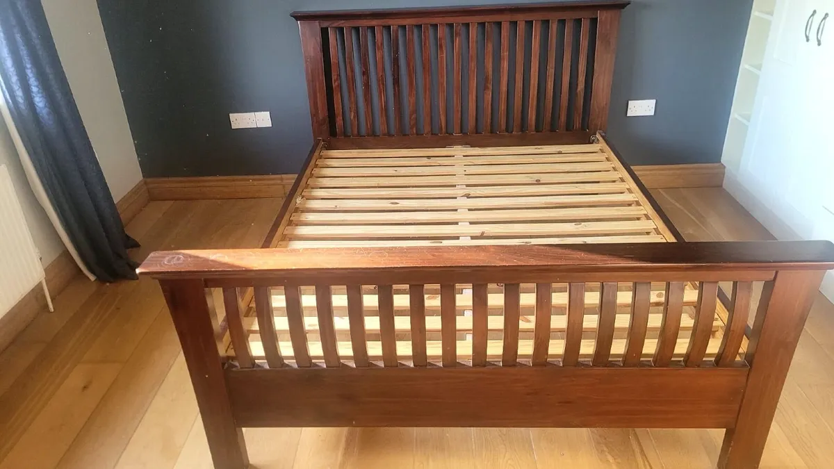 Mahogany King Size bed and chest of drawers - Image 1