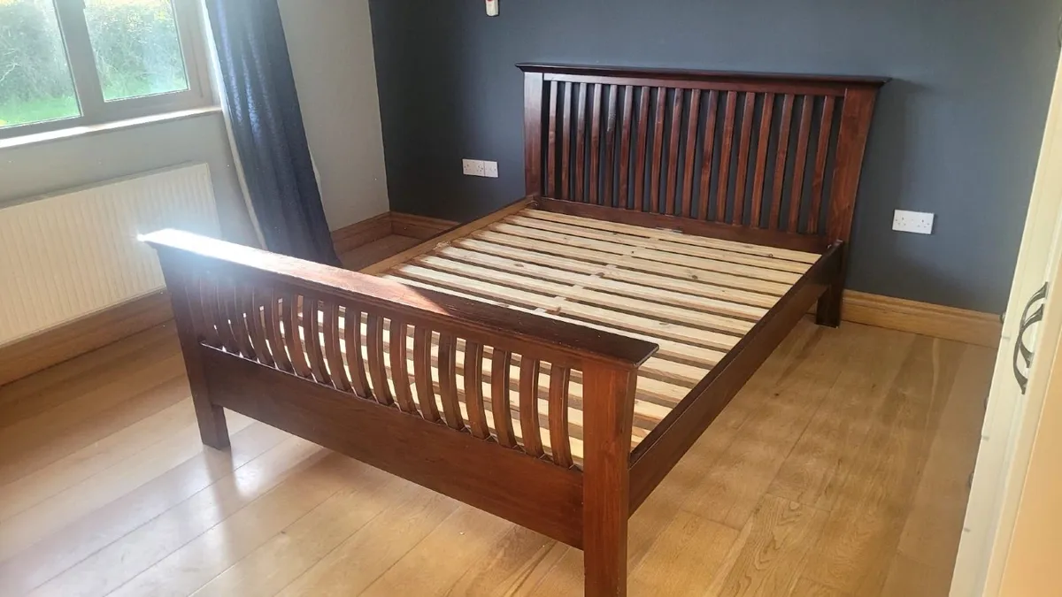 Mahogany King Size bed and chest of drawers - Image 3