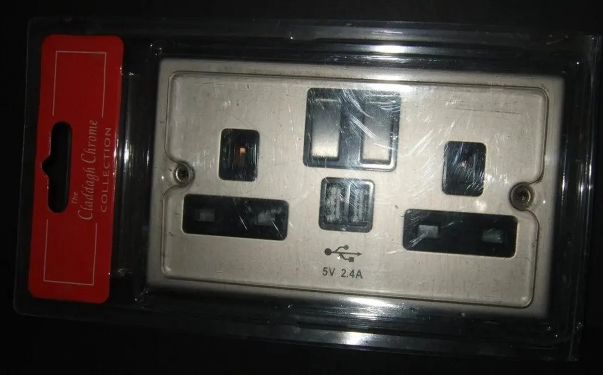BNIB Satin Chrome 13A Twin Socket with 2 USB Ports - Image 2