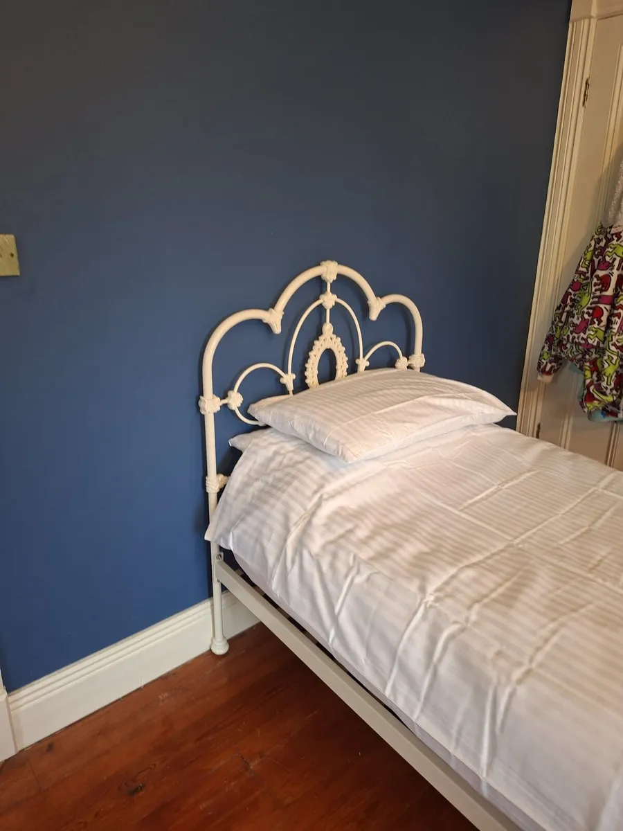 Laura Ashley single beds - Image 3