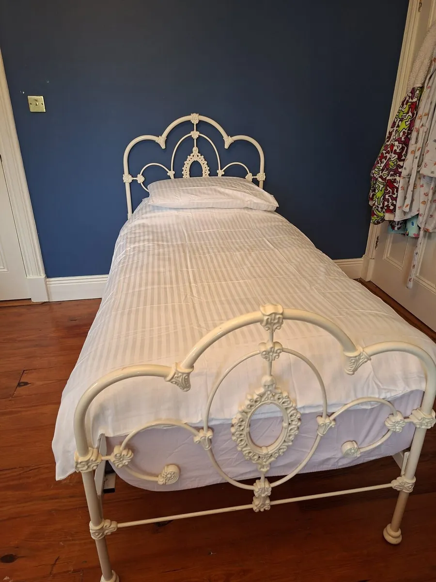 Laura Ashley single beds - Image 2