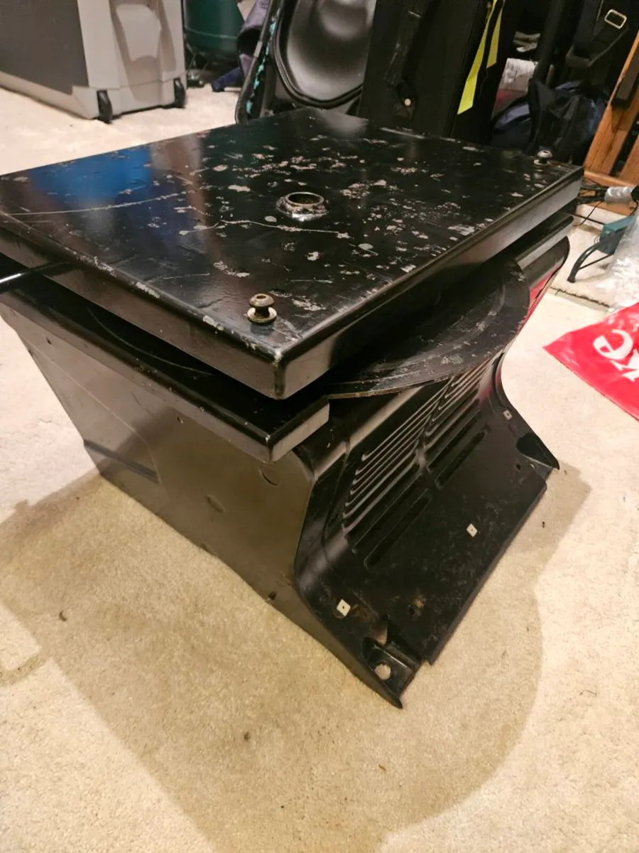 Camper seat base - Image 4