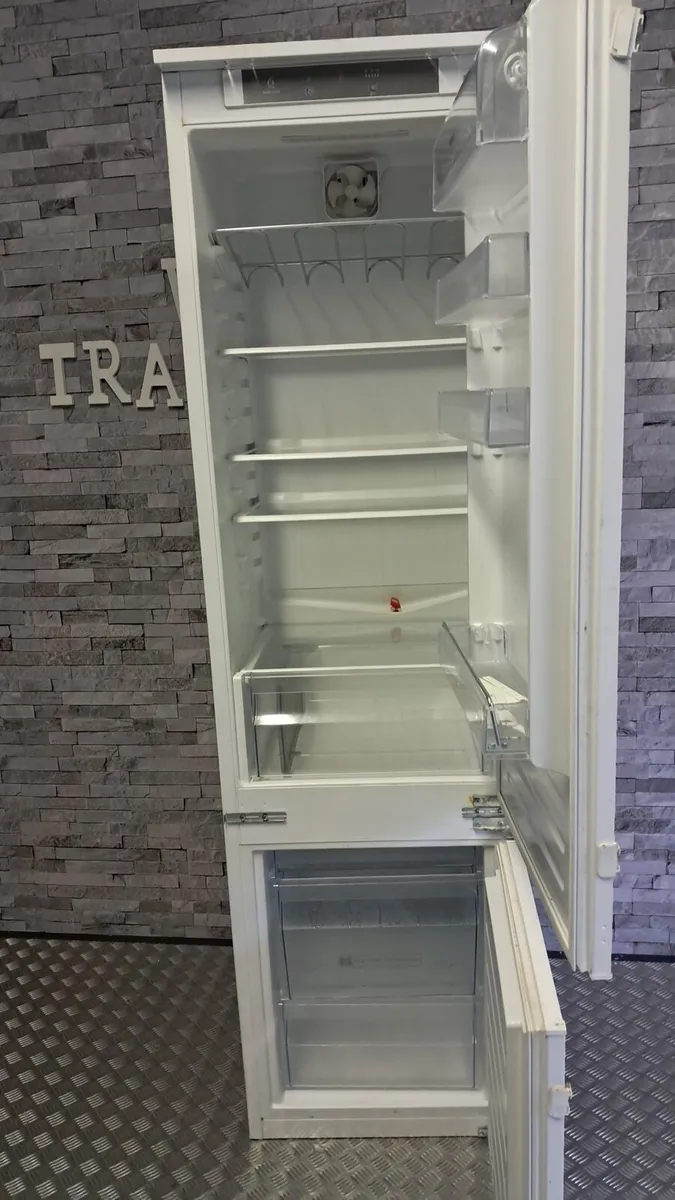 Integrated fridge freezer - Image 3