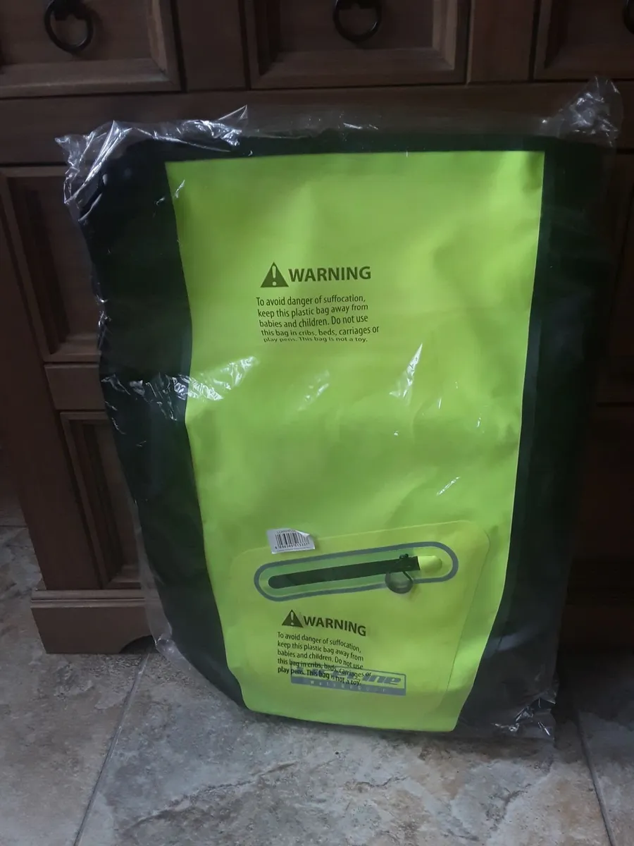 Brand new lifeline waterproof pannier - Image 1