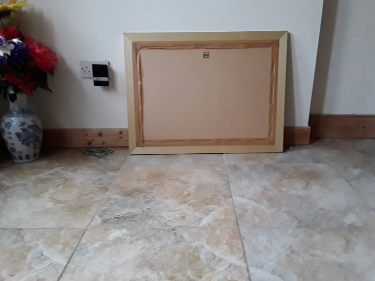 Large picture two girls relaxing on the beach - Image 3