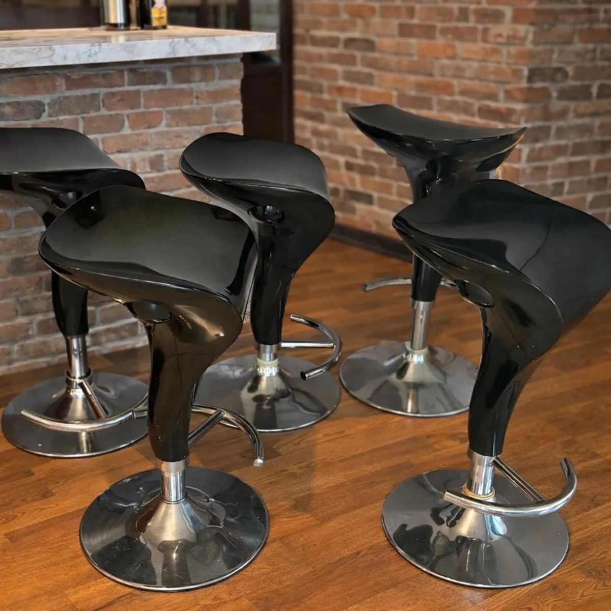 5 bar chairs - Image 1