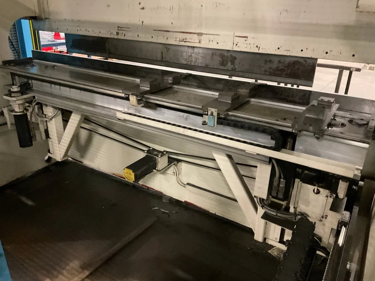 LVD 110 ton Brake press - Image 4