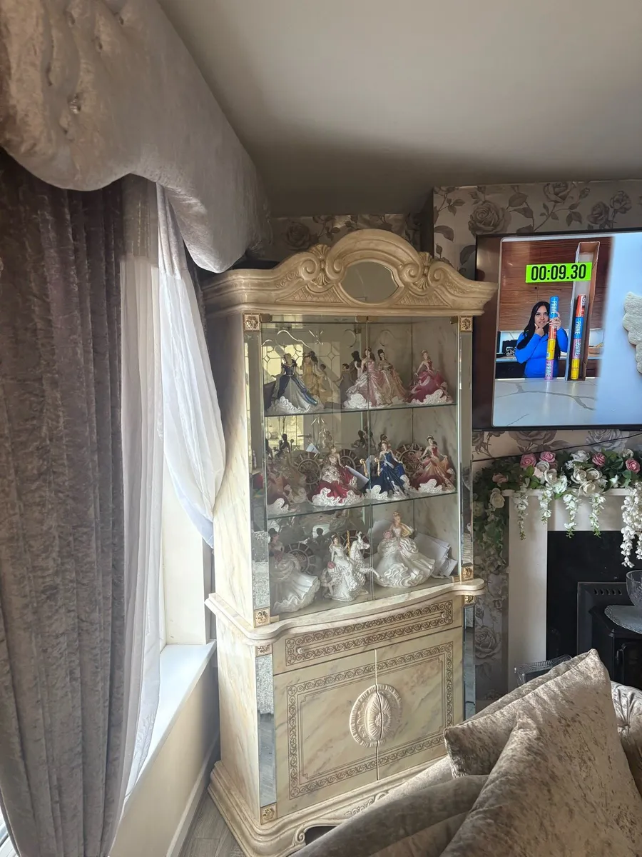 Italian furniture - Image 1