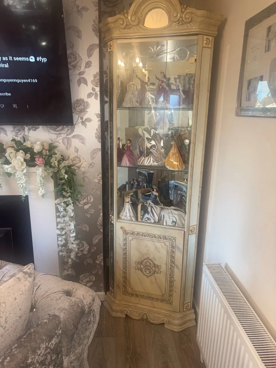 Italian furniture - Image 2