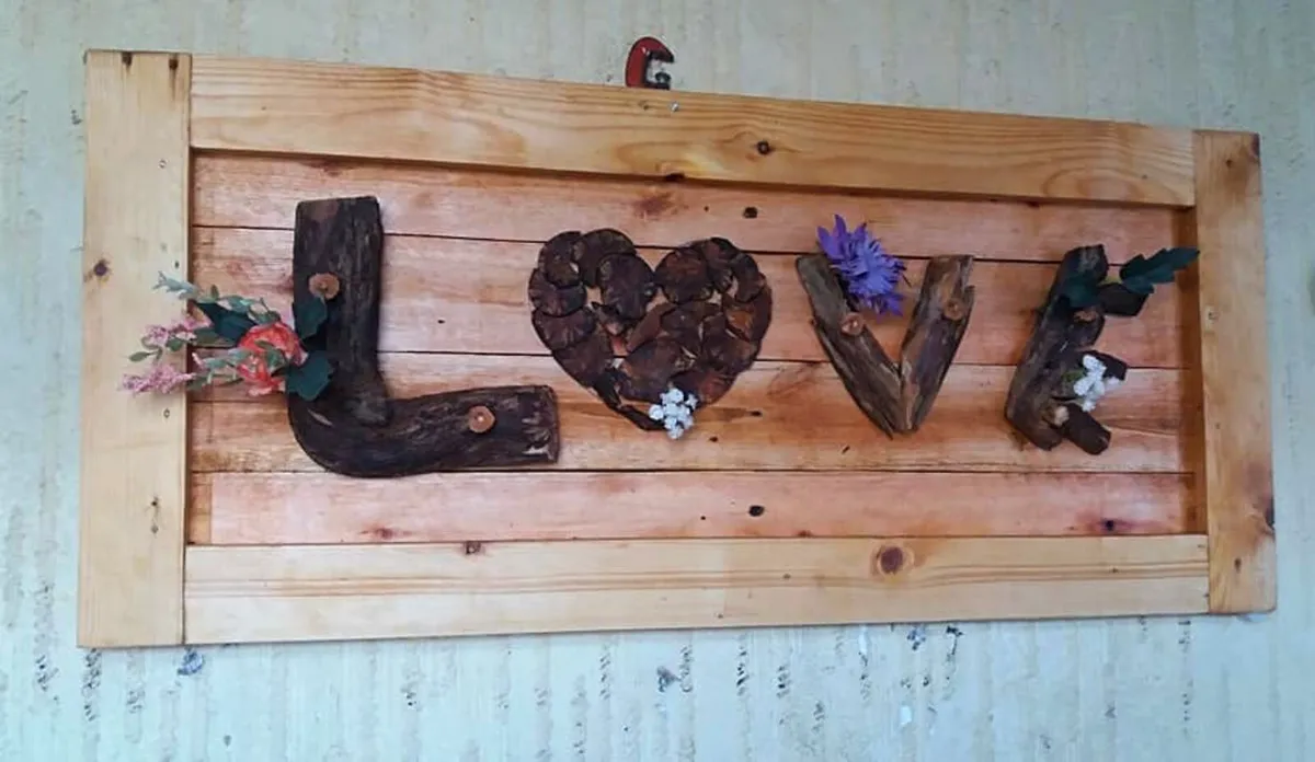 Rustic driftwood love sign / display woodart - Image 1