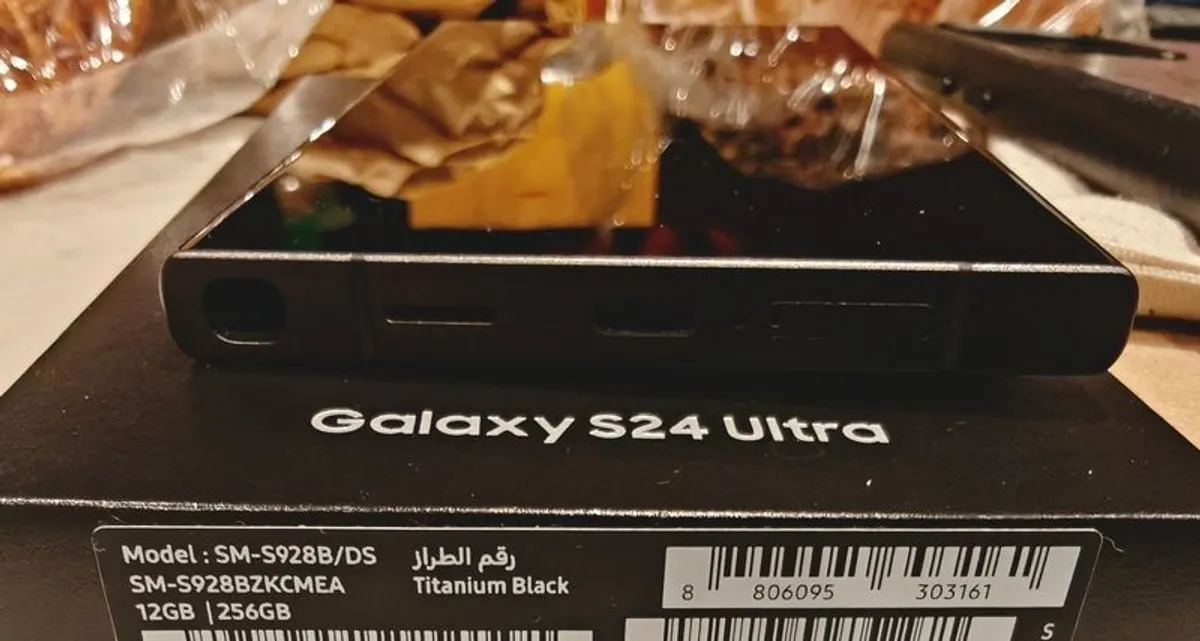 Samsung S24 Ultra - Titanium Black - Image 2