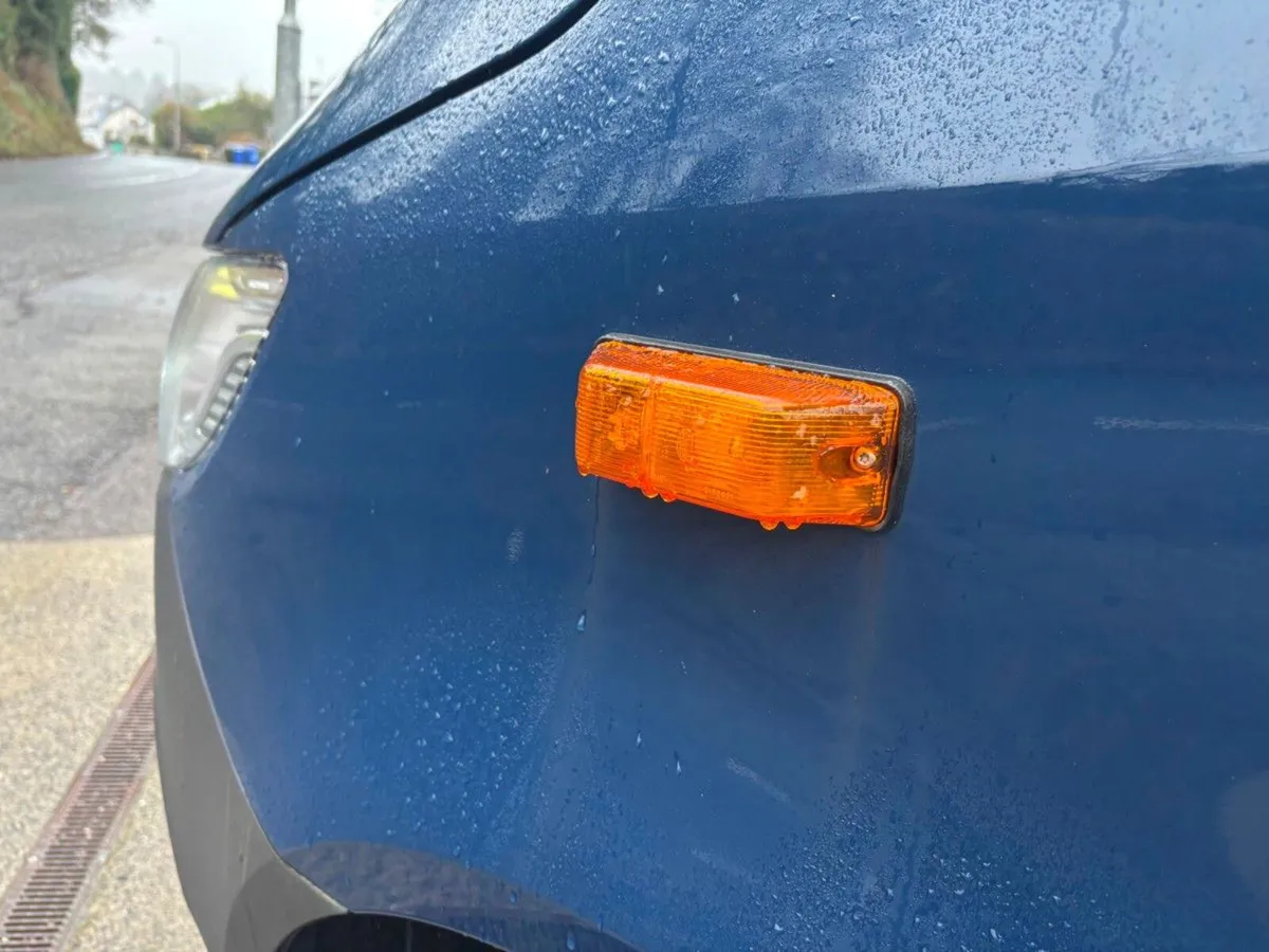 Mercedes-Benz Sprinter 319 MWB HIGH ROOF 4x4 - Image 4