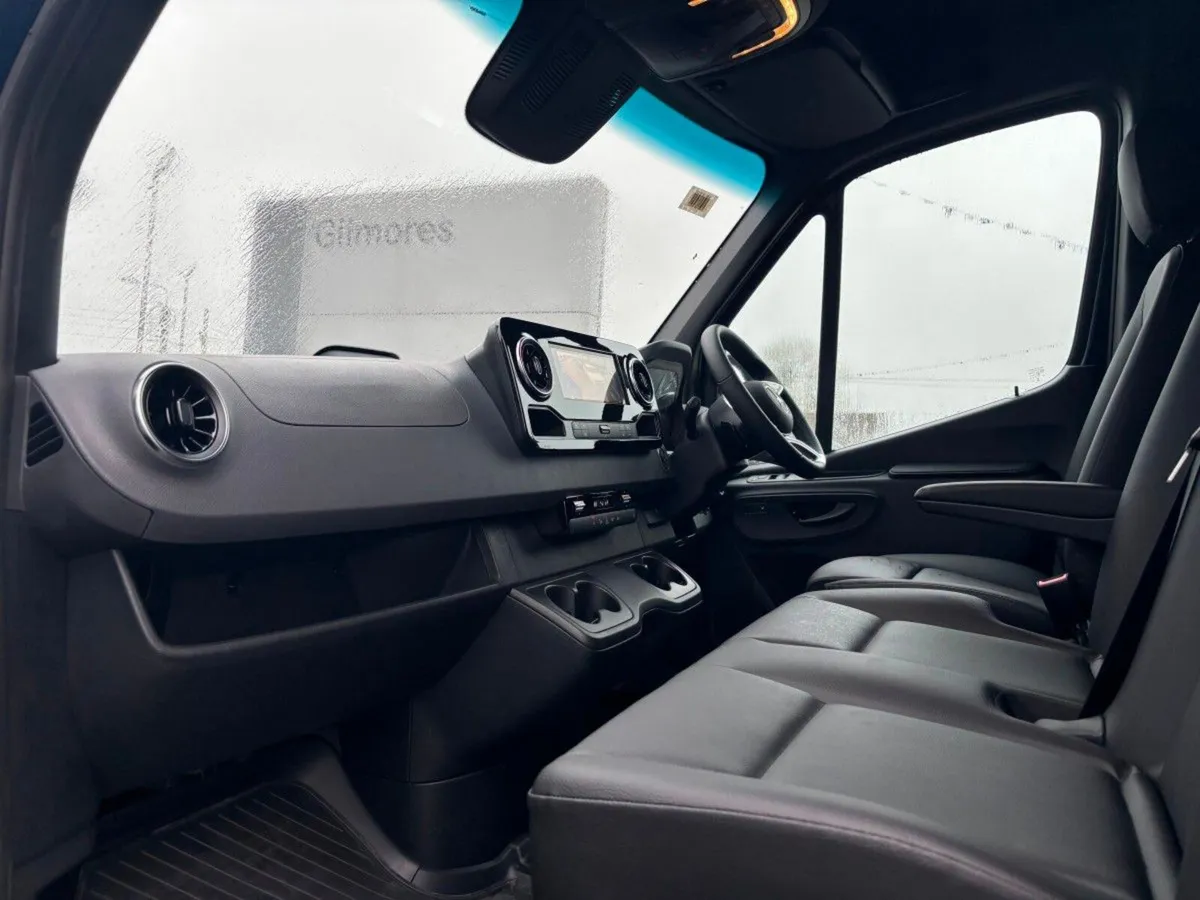 Mercedes-Benz Sprinter 319 MWB HIGH ROOF 4x4 - Image 2