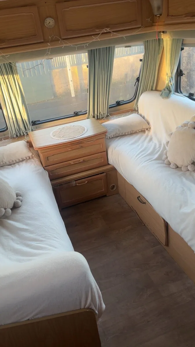 Lunar lexon 4 berth caravan - Image 1