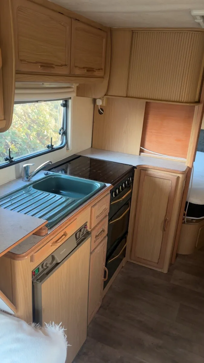 Lunar lexon 4 berth caravan - Image 2