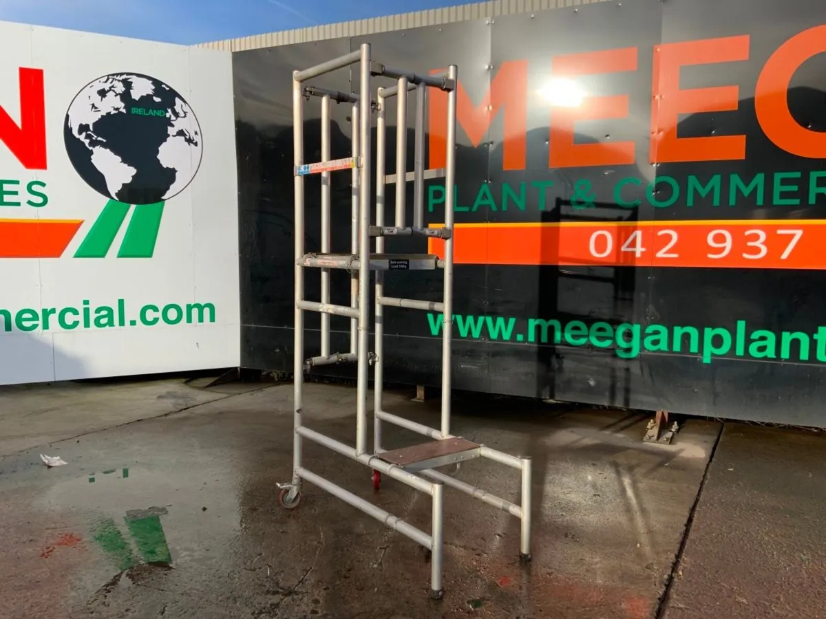 ALUMINIUM PODIUM ACCESS PLATFORM.......2620. - Image 1