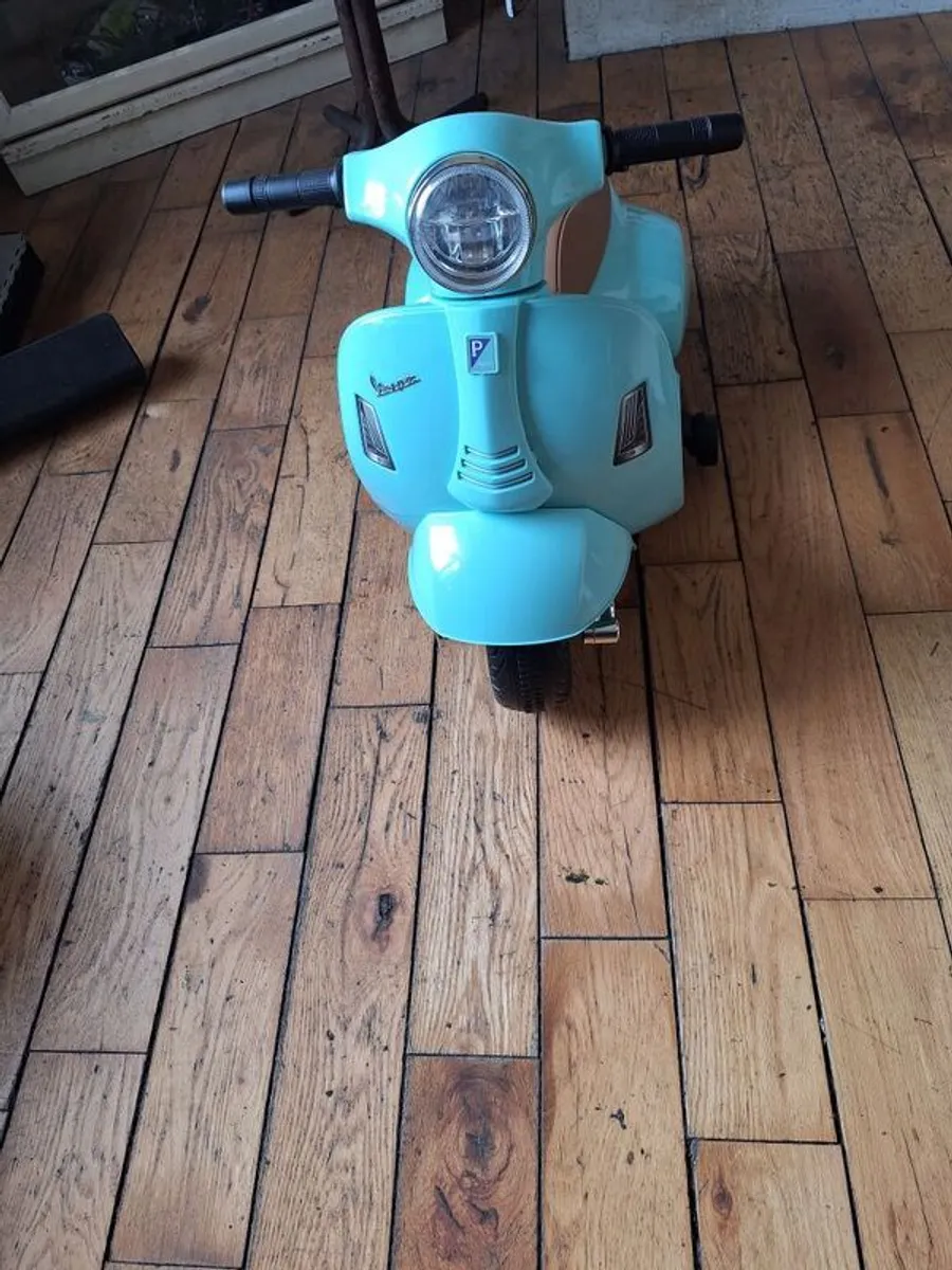 Vespa Electric Scooter - Image 1