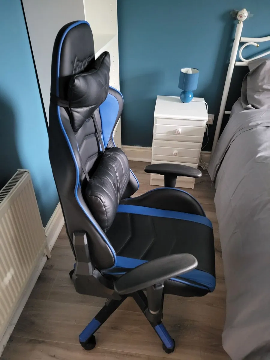 Lg 43inch LED TV incl Stand & Gaming Chair - Image 2