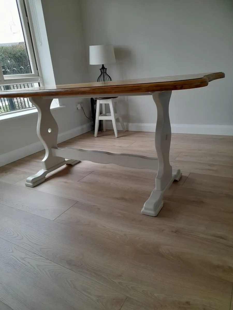 Dining table - Image 1
