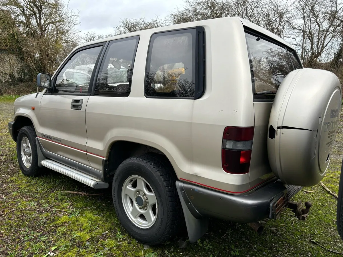 Isuzu Trooper SWB 3.1 - Image 4