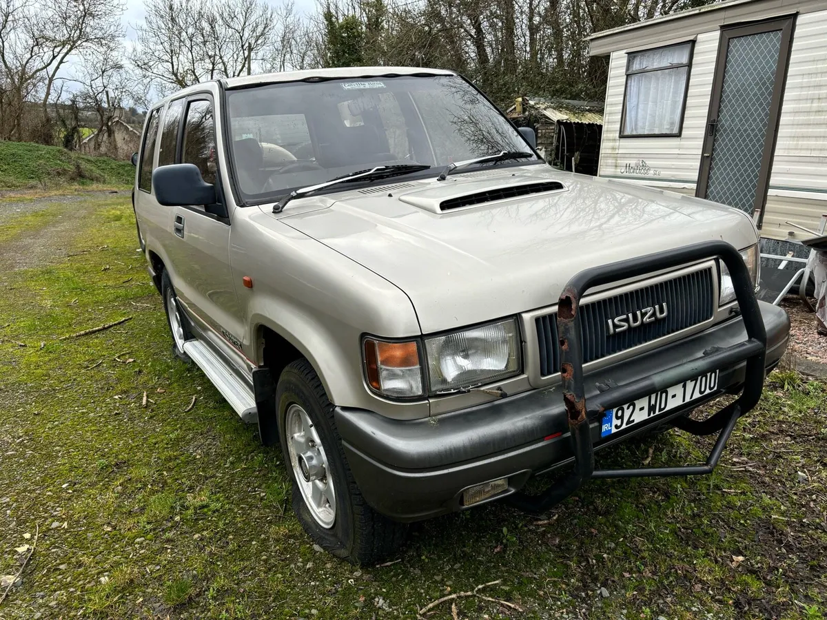 Isuzu Trooper SWB 3.1 - Image 2