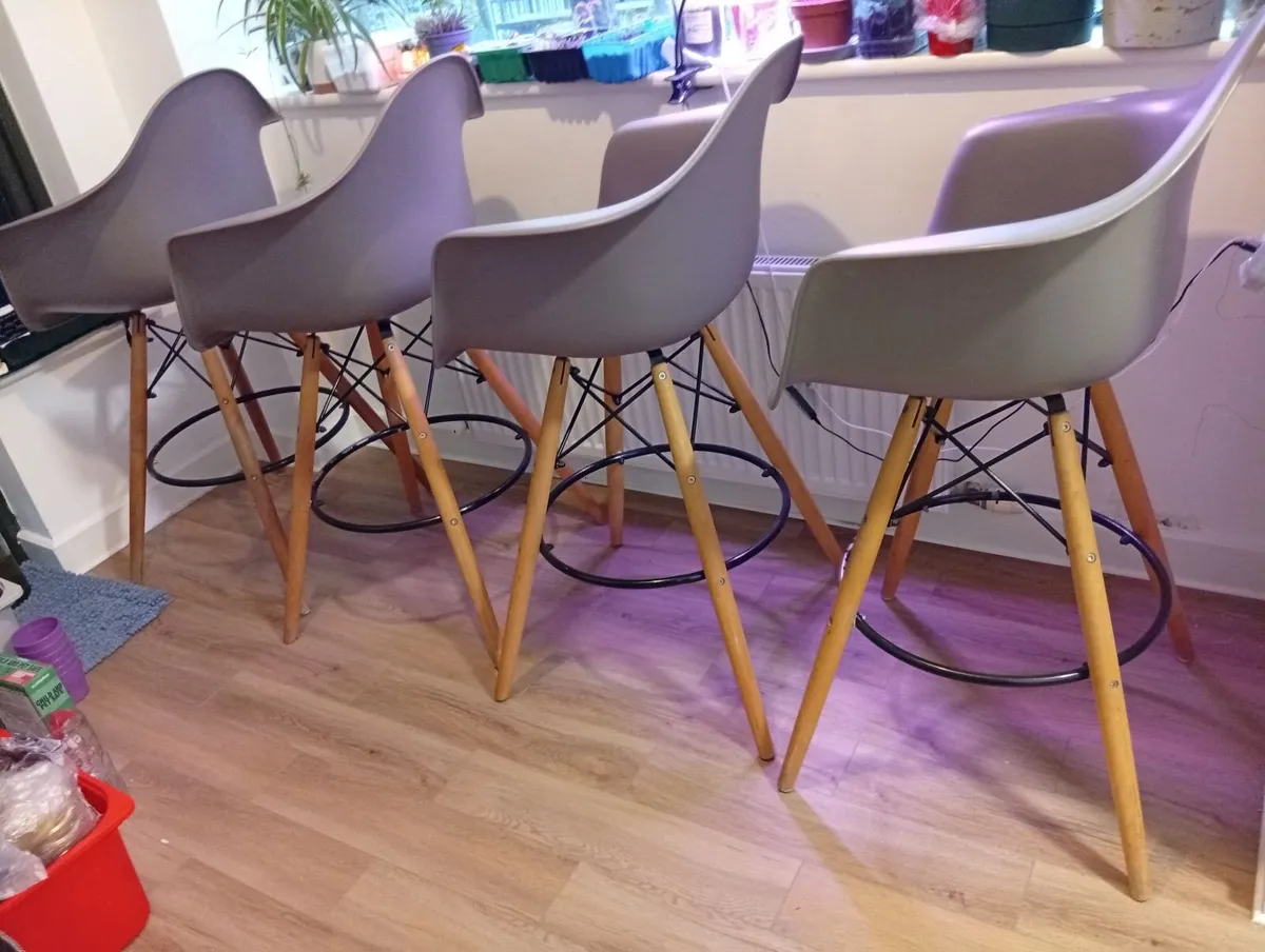 Luxury Quality Comfortable XL-Bar stools set - Image 4