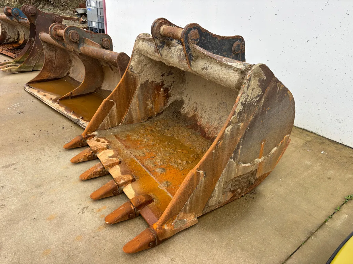 5 foot digging bucket for 20 ton - Image 1