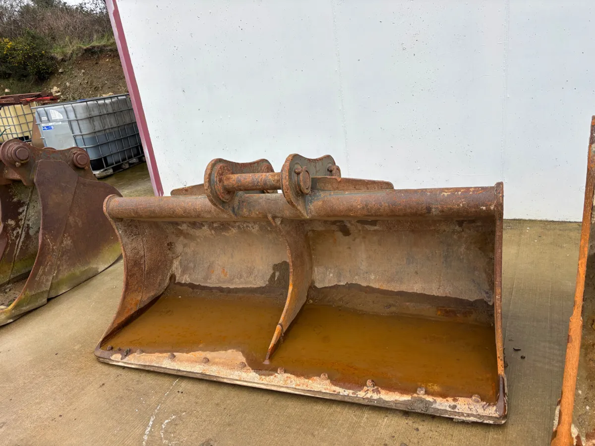 Grading bucket for 20 ton - Image 1
