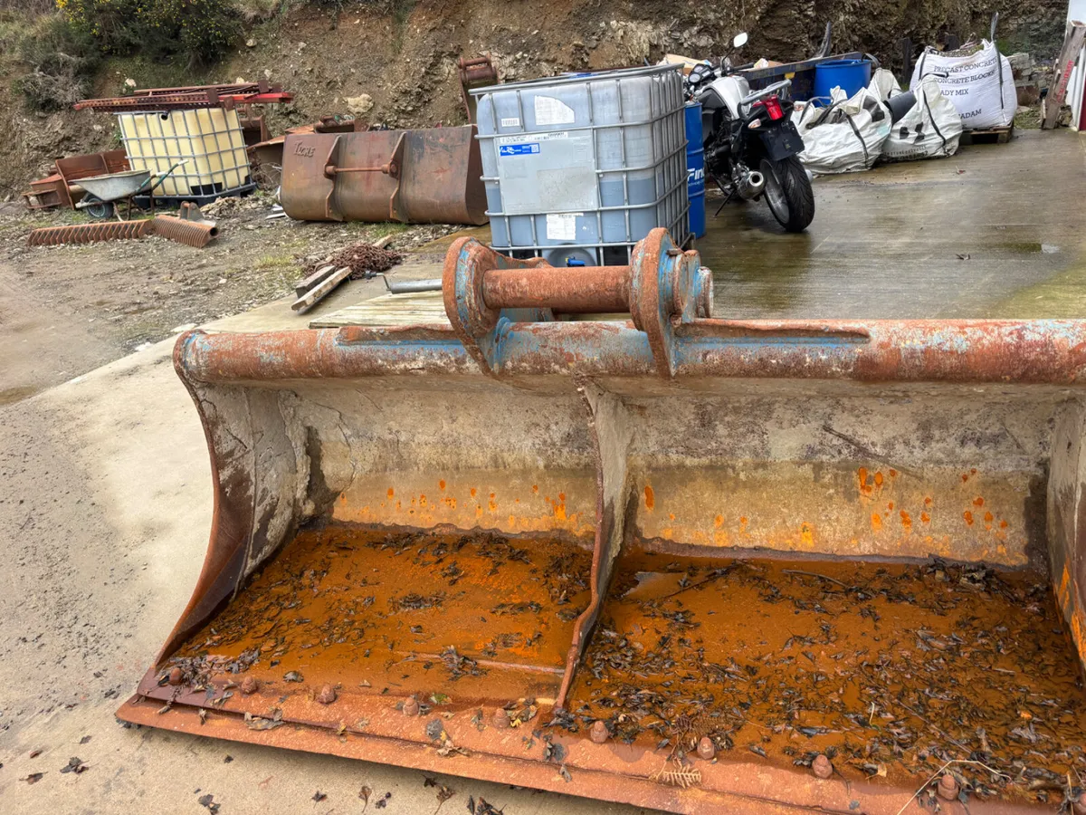 Grading bucket for 20 ton digger - Image 2