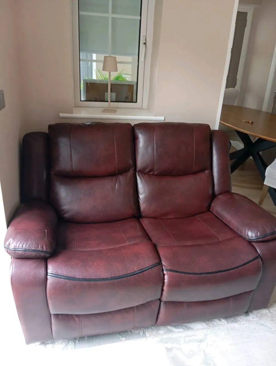 Leather suite of furniture - Image 1
