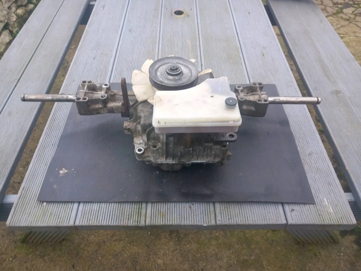 John deere LR 135 hydrostatic transmission - Image 3