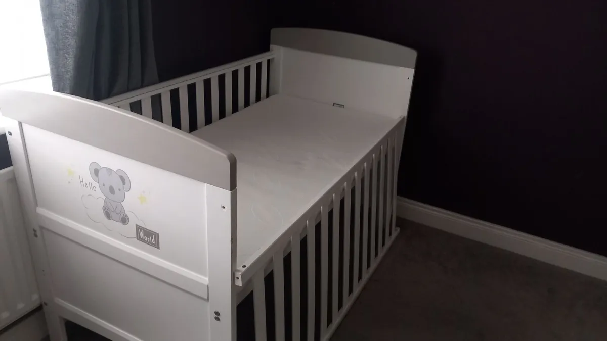 Baby Cot and Changing Table with drawers - Image 3