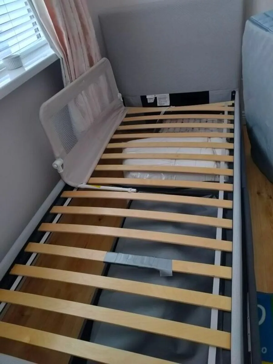 Single bed - Image 1