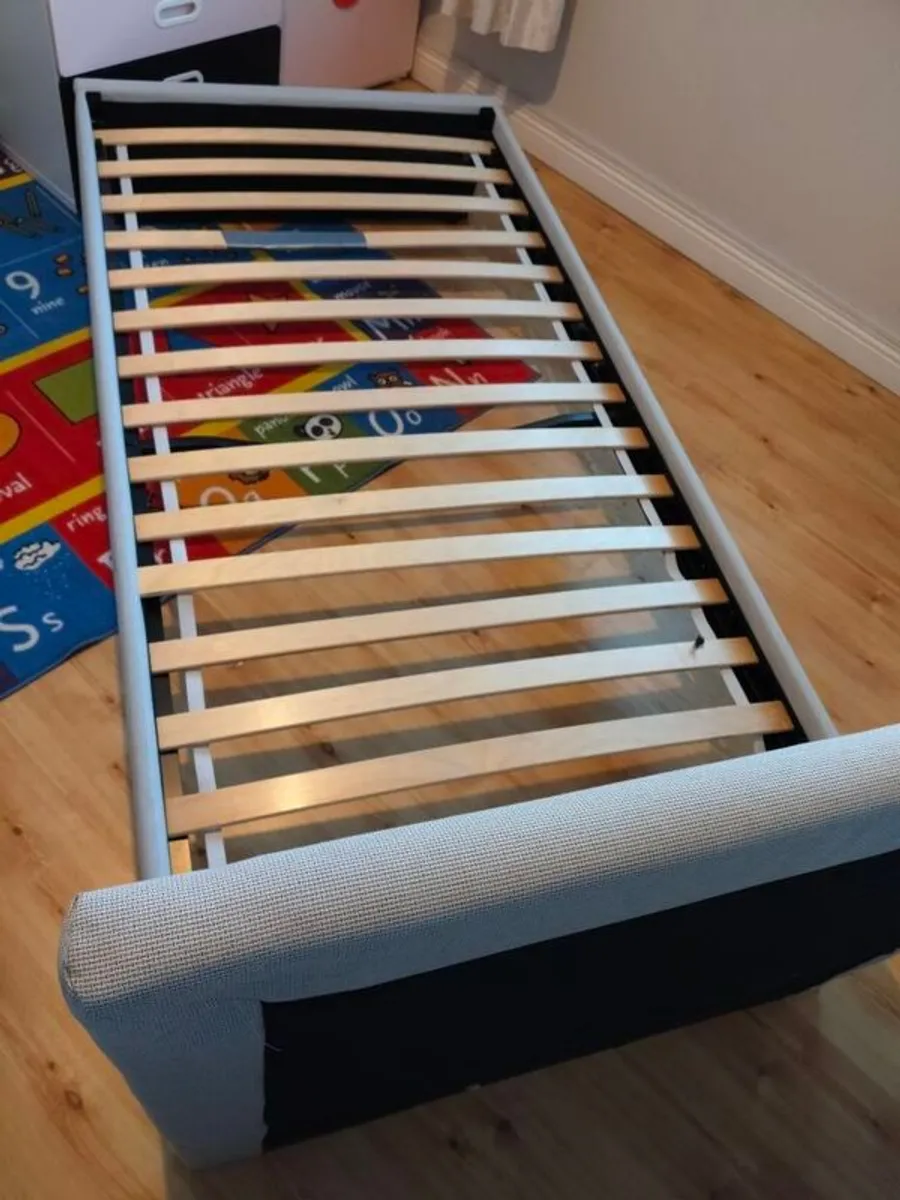 Single bed - Image 2