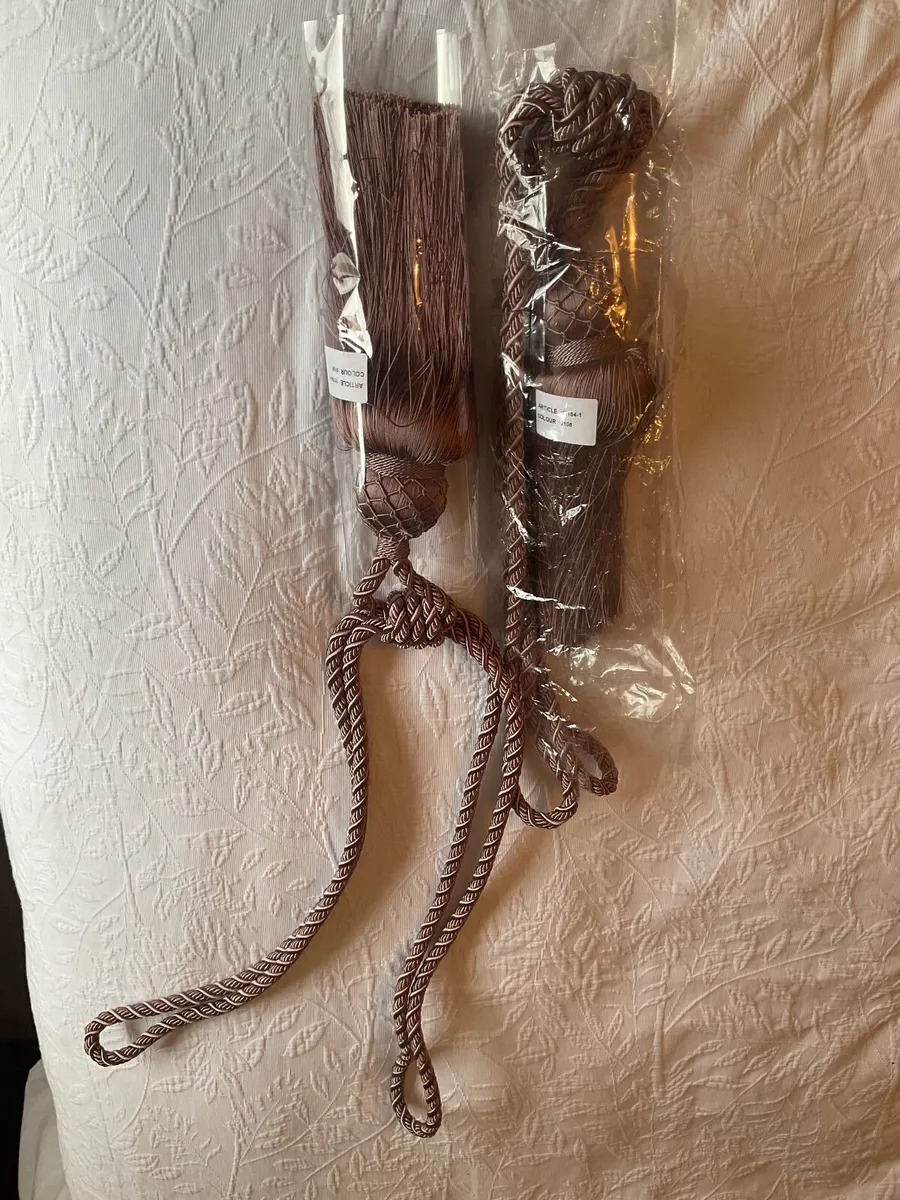 2 Curtain tie backs new, still in wrappers - Image 3