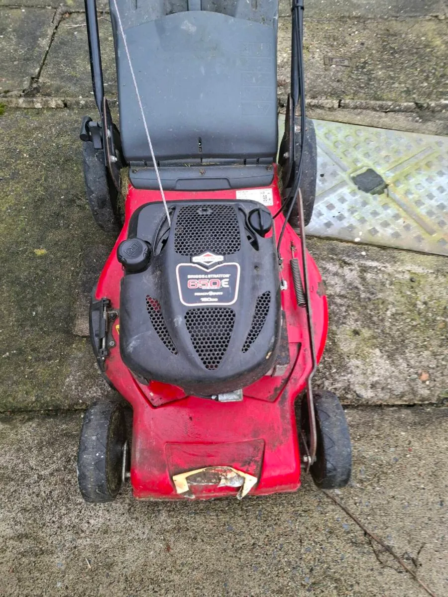 castlegarden self-drive lawnmower - Image 1