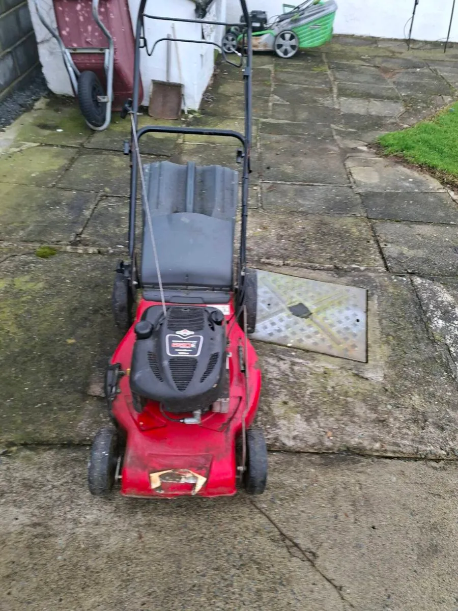 castlegarden self-drive lawnmower - Image 3