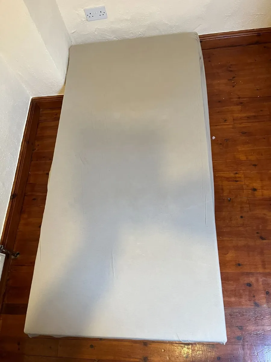 2 single Divan-bed-bases with Mattresses - Image 3