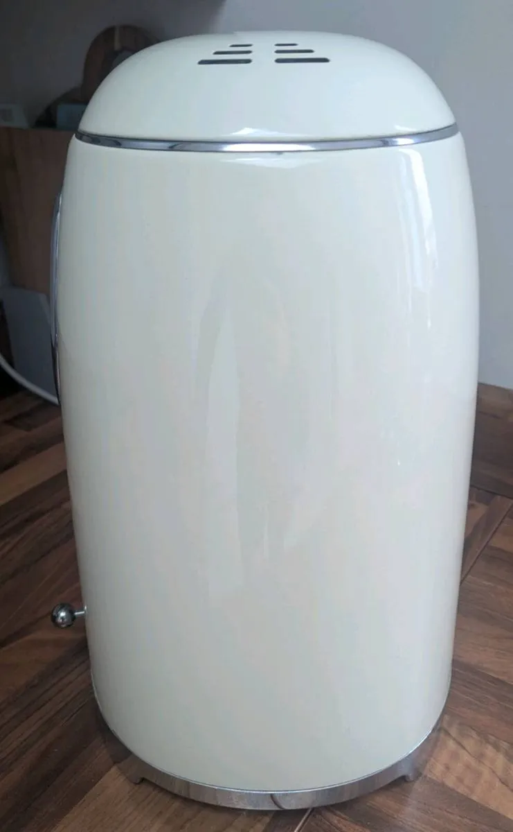 SMEG 50's Retro Filter Coffee Machine - Cream - Image 3
