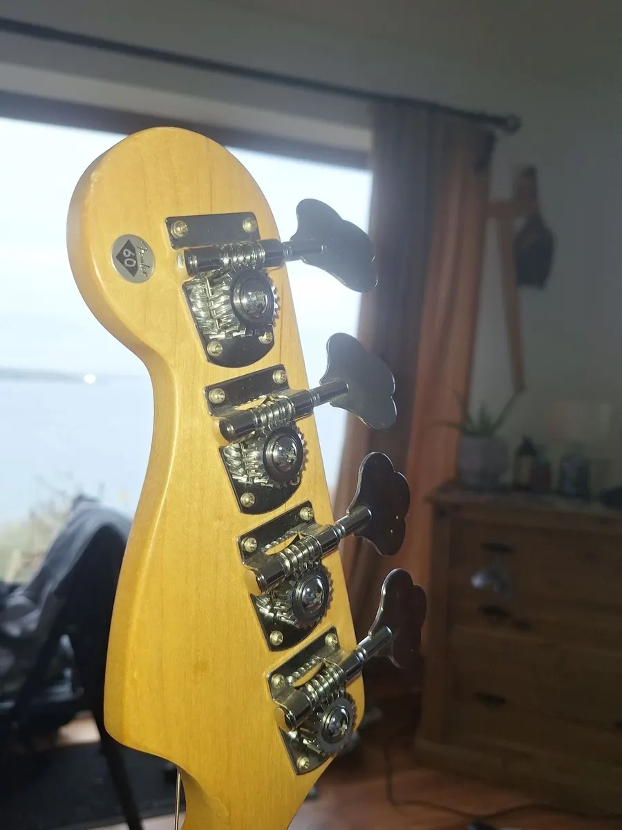 Bass guitar - Image 2