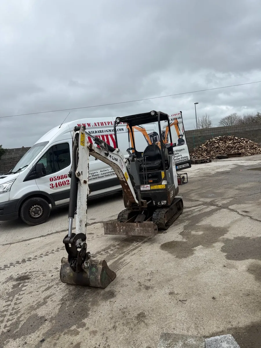 1.5t bobcat excavator - Image 1