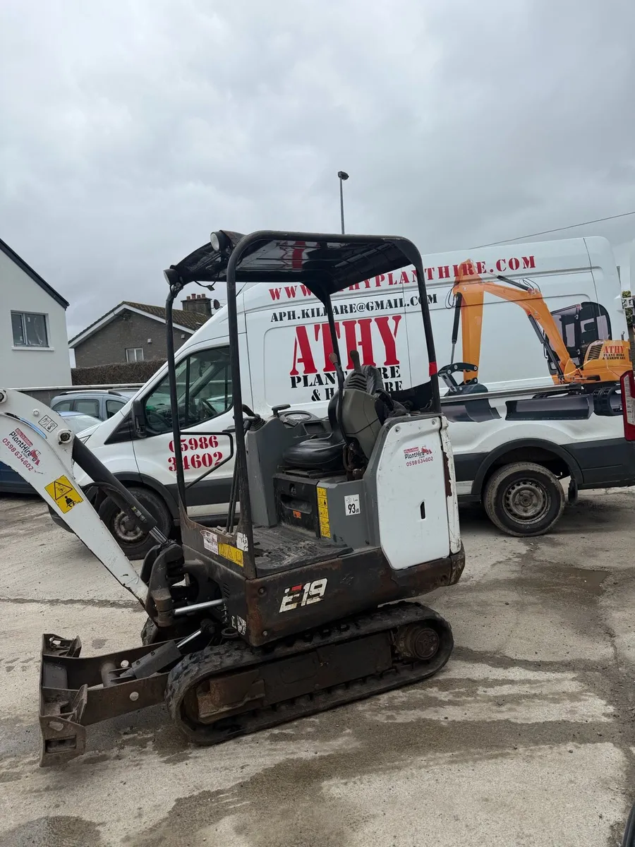 1.5t bobcat excavator - Image 2