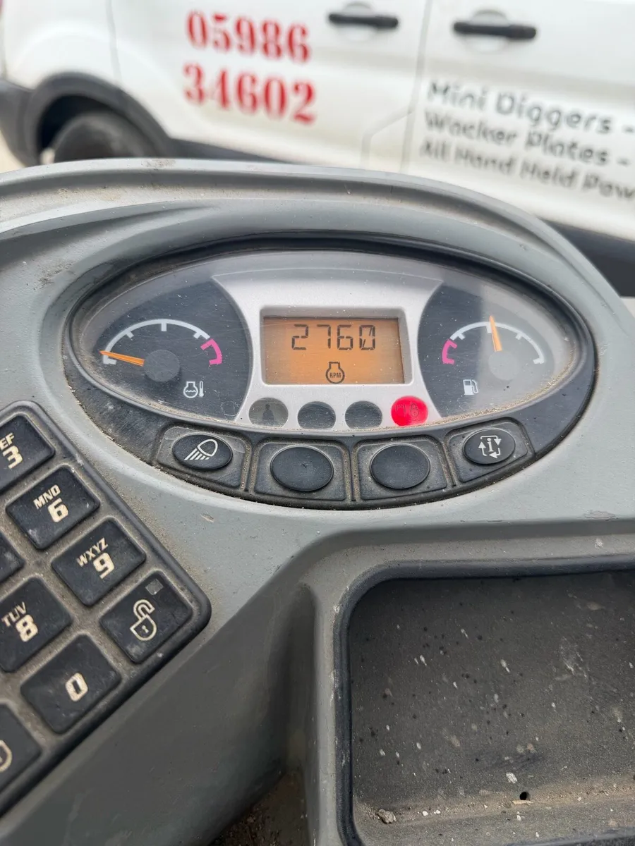 1.5t bobcat excavator - Image 3