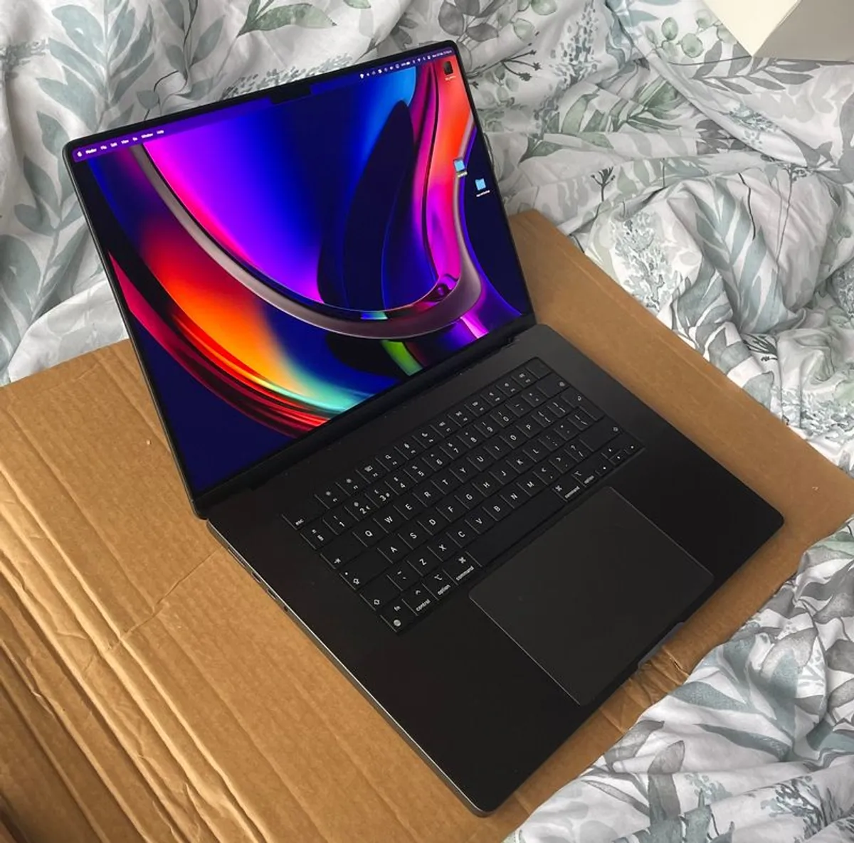 Macbook Pro M4 Pro 16" - Image 2