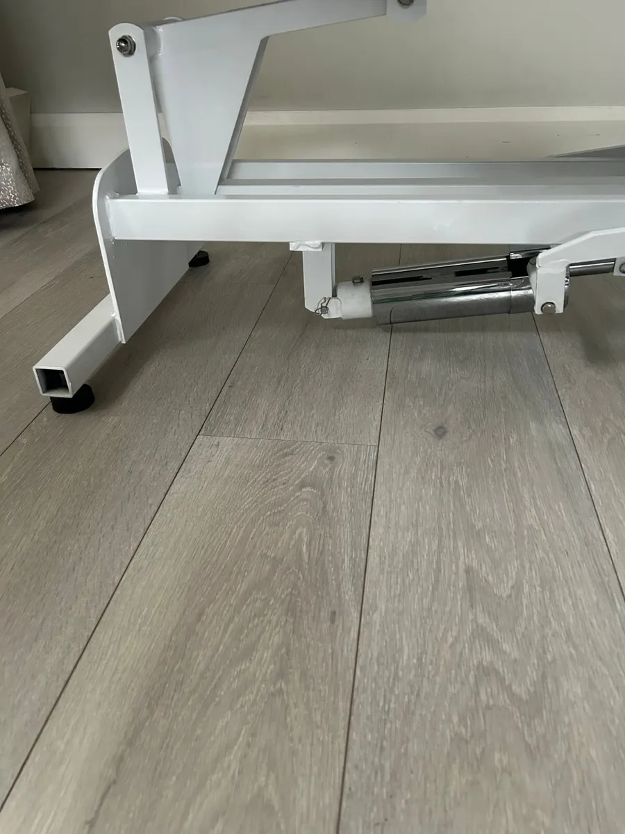 Hydraulic massage table - Image 3