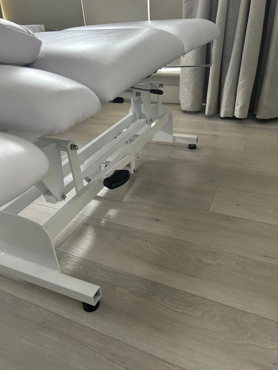 Hydraulic massage table - Image 2