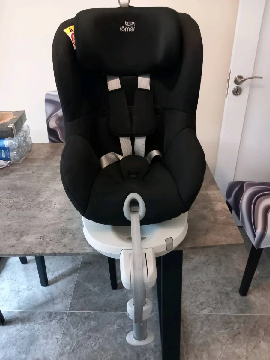 Britax isofix 360 spin Kids car seat - Image 1