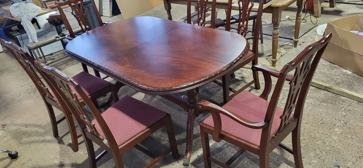 Kitchen table and chairs - Image 1